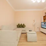 Miku Apartment-spectacular 1bd At Komuna E Parisit Apartman