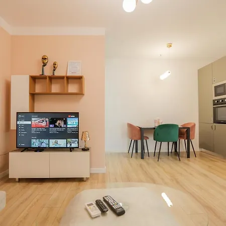 Miku Apartment-spectacular 1bd At Komuna E Parisit Тирана
