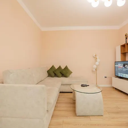 Miku Apartment-spectacular 1bd At Komuna E Parisit Apartament