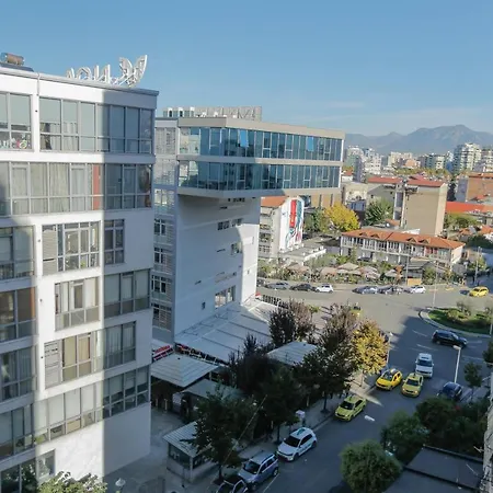 Miku Apartment-spectacular 1bd At Komuna E Parisit Апартаменты *