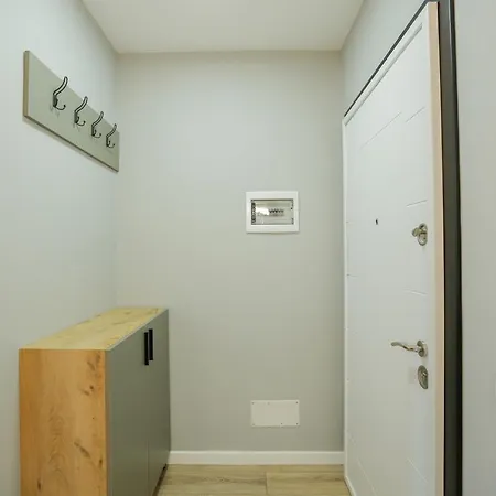 Miku Apartment-spectacular 1bd At Komuna E Parisit Apartament *