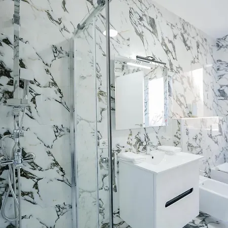 Miku Apartment-spectacular 1bd At Komuna E Parisit Apartament