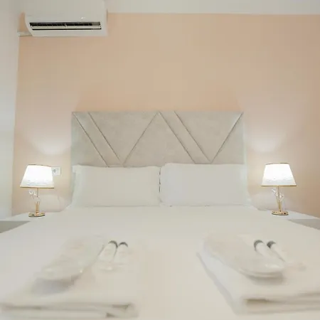 Miku Apartment-spectacular 1bd At Komuna E Parisit Apartament *