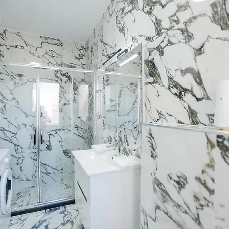 Miku Apartment-spectacular 1bd At Komuna E Parisit Apartment Tirana