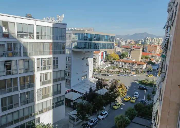 Miku Apartment-spectacular 1bd At Komuna E Parisit Апартаменты *