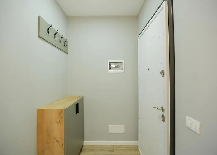 Miku Apartment-spectacular 1bd At Komuna E Parisit Апартаменты *