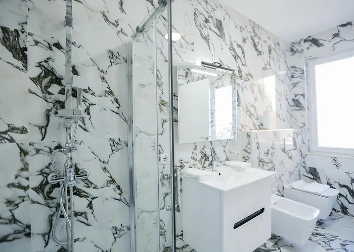 Miku Apartment-spectacular 1bd At Komuna E Parisit Апартаменты