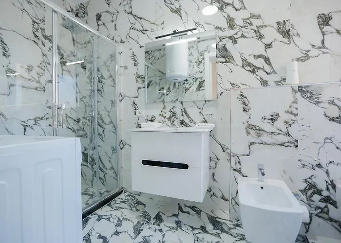 Miku Apartment-spectacular 1bd At Komuna E Parisit