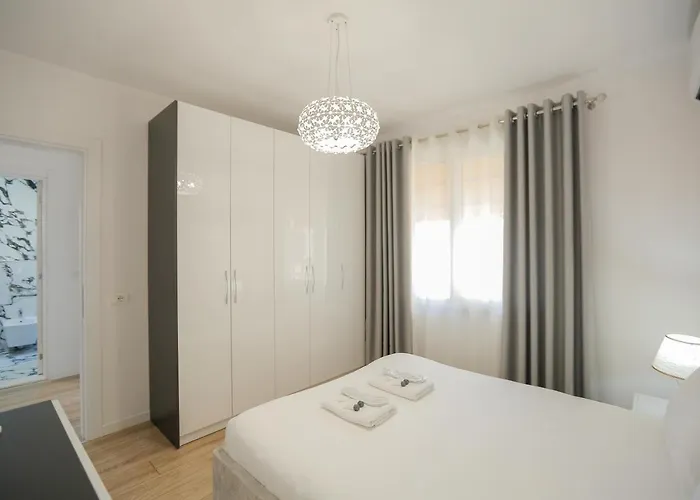 Appartamento Miku Apartment-spectacular 1bd At Komuna E Parisit *