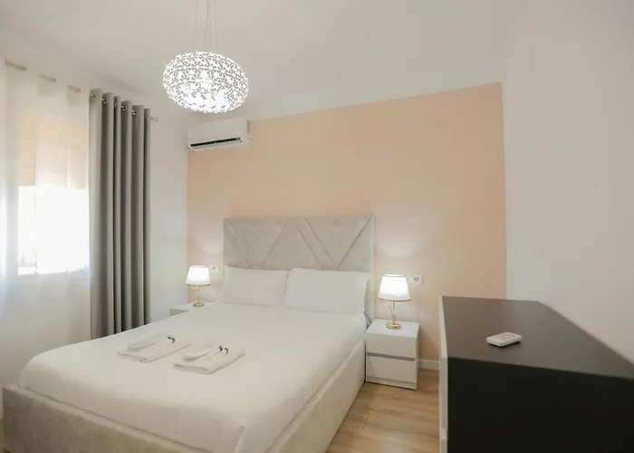 Miku Apartment-spectacular 1bd At Komuna E Parisit *