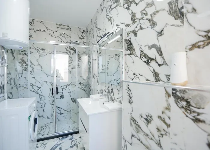 Miku Apartment-spectacular 1bd At Komuna E Parisit Appartamento Tirana